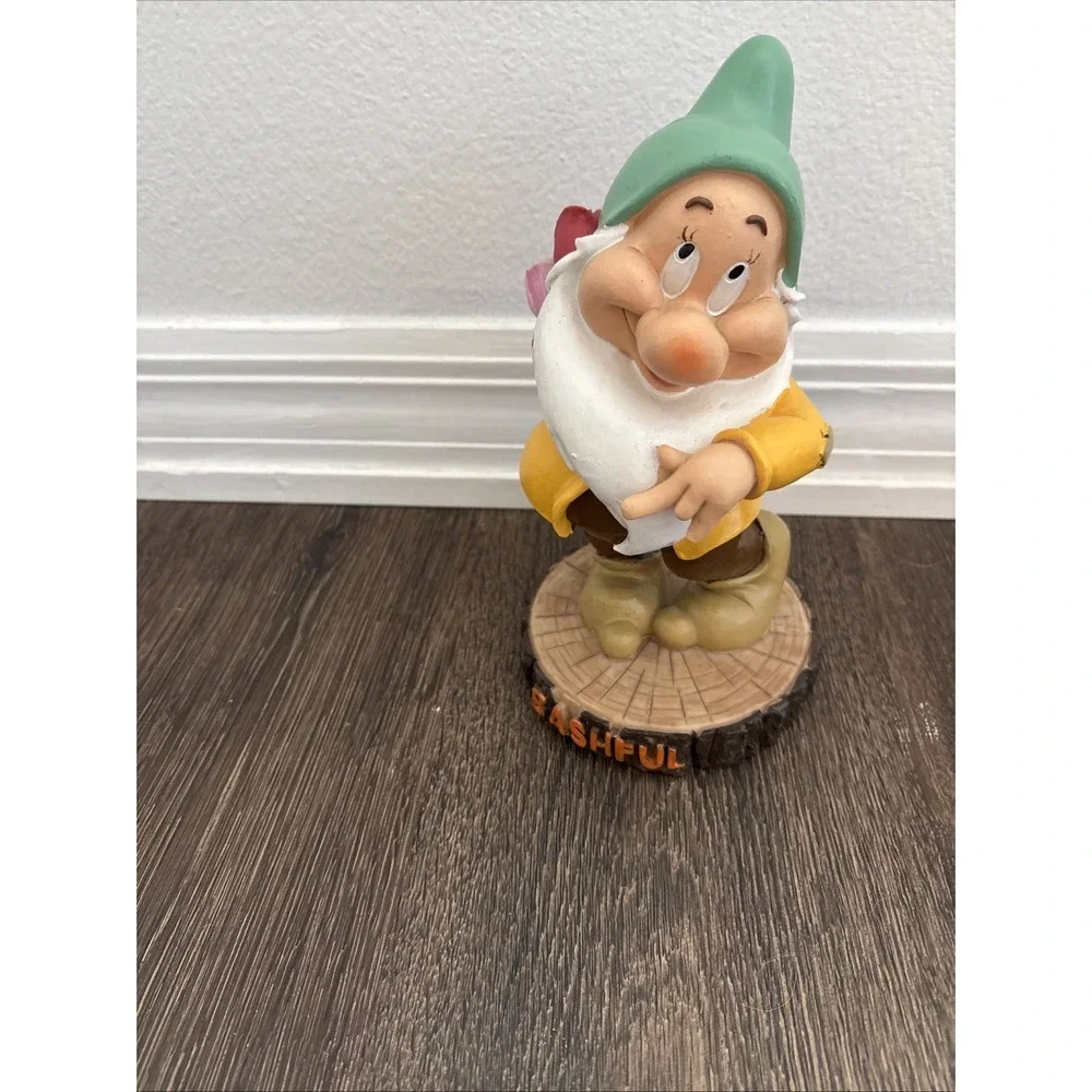 Disney Snow White and the Seven Dwarves 9